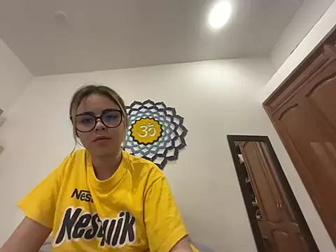 Chat +18 de Jadefoxxy ao vivo