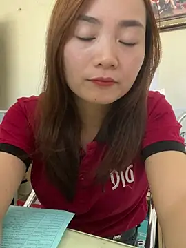 Lily_3324 Adlı Modelin Canlı XXX Sohbeti