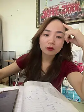 Lily_3324 Adlı Modelin Canlı XXX Sohbeti