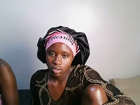 Prettymmm Show in webcam
