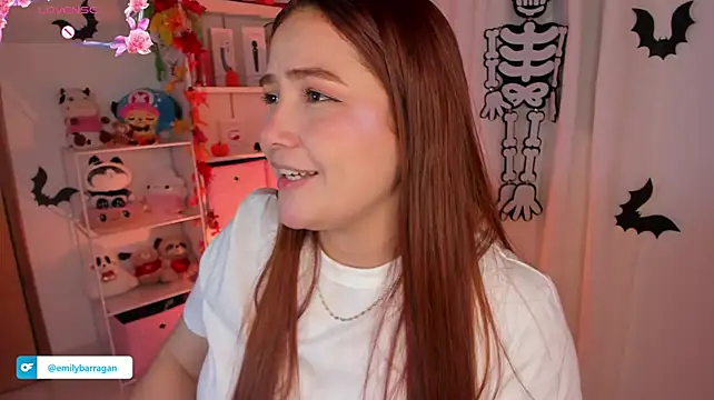 EmilyBarragan_ Show in webcam