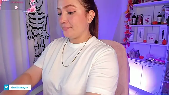 EmilyBarragan_ Show Webcam