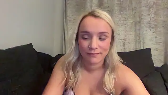 Seductive_SavannahX: онлайн-секс-чат