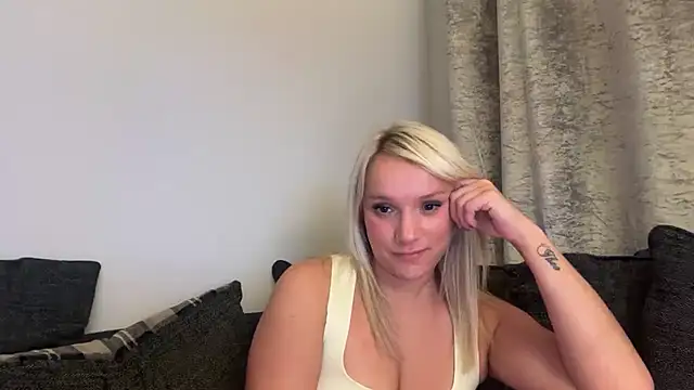 Seductive_SavannahX – webcam-show