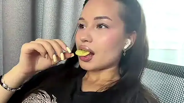 LuiseChhoun's Webcam Show