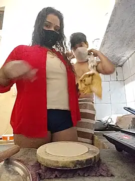 Couple-deshi35 Adlı Modelin Canlı XXX Sohbeti