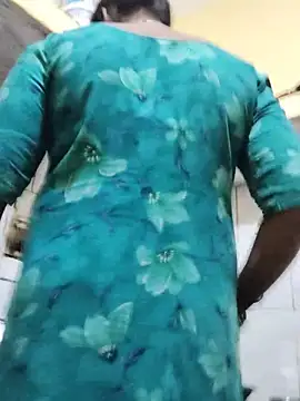 XXX chat uživo modela Couple-deshi35