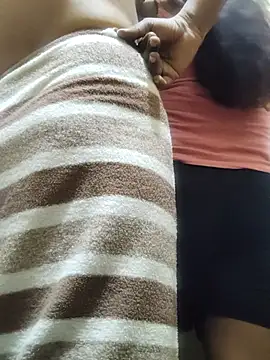 Couple-deshi35 Adlı Modelin Canlı XXX Sohbeti