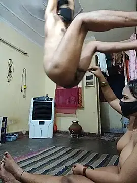 Couple-deshi35 élő XXX-chatje