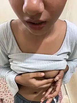 slimyass1000 Show in webcam
