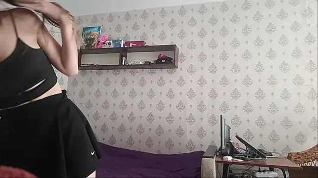 Show modela WynonaFarhat na web-kameri