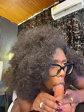 HudahBigAss Chat XXX live