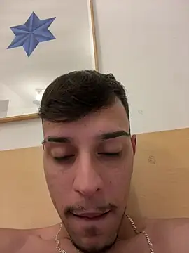 Show modela Migueldiasssx na web-kameri
