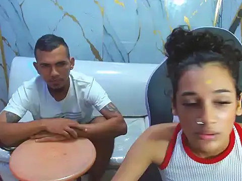 Sala de chat en directo de hottercouple18