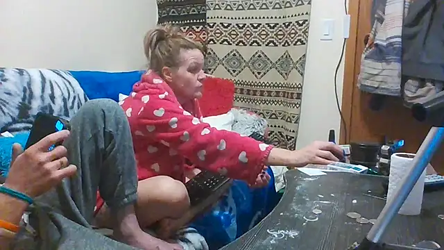 Bambi_Likes_2_Play Show in webcam