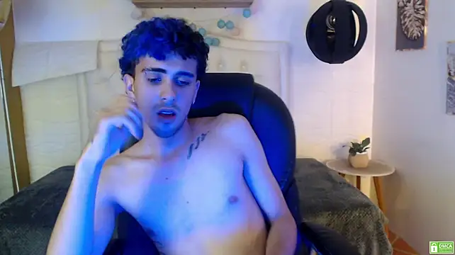 noah_bluex Show in webcam