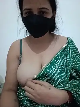 Ragni-kaur élő XXX-chatje