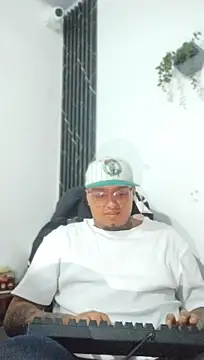Duke_DarkBoy99: διαδικτυακό σόου στην κάμερα