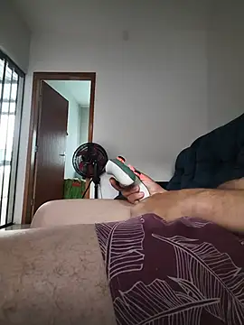 הופעת וובקאם של menino27quente
