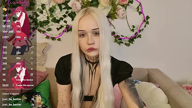 Show modela CloudyUniasia na web-kameri