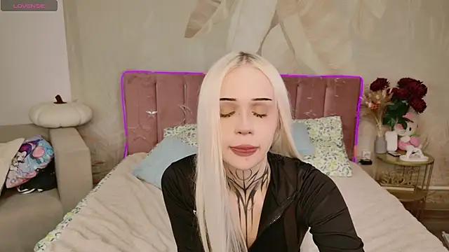 CloudyUniasia's Live XXX Chat