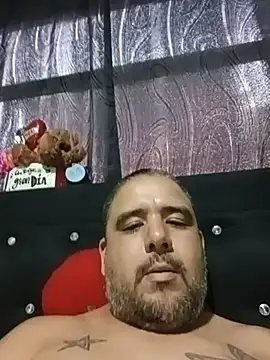 aurelio65: διαδικτυακό σόου στην κάμερα