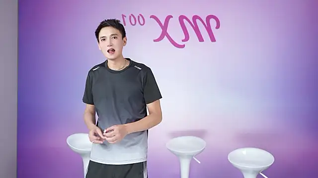 mx-666: διαδικτυακό σόου στην κάμερα