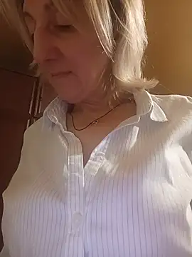 Show modela VintageVixen777 na web-kameri