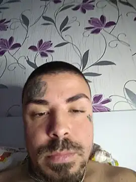Berti3128 Webcam show