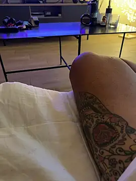 Mike69F Show Webcam