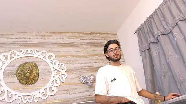 Show modela dashmonroe na web-kameri