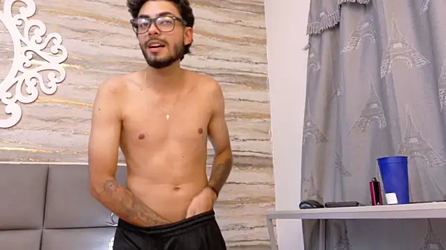 Show modela dashmonroe na web-kameri