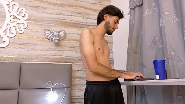 dashmonroe: διαδικτυακό σόου στην κάμερα