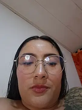 Chatroom XXX en direct de Lauraa_Duque
