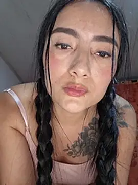 Show modela Lauraa_Duque na web-kameri