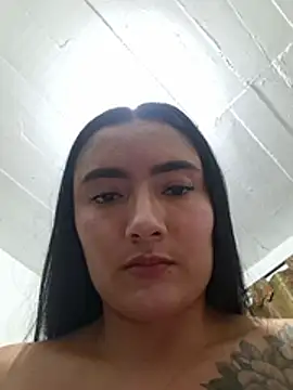 Chat +18 de Lauraa_Duque ao vivo