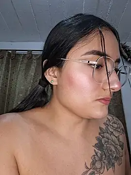 Chat +18 de Lauraa_Duque ao vivo