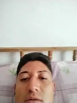 LittlePiggie666 Show in webcam