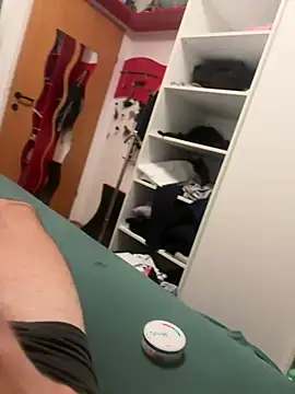 הופעת וובקאם של hornyboy_204