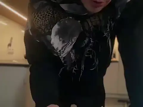 PureeedKirgizian Webbikameraesitys