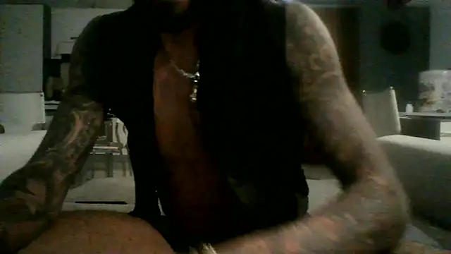 Show de torinesebadboy na webcam