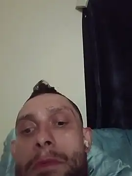 הופעת וובקאם של Str8ANIMAL