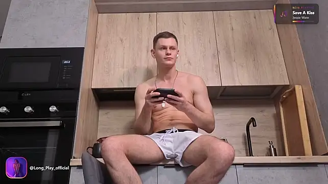 Long_Play: διαδικτυακό σόου στην κάμερα