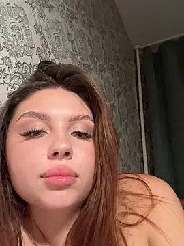 Lunabrunette Adlı Modelin Web Kamerası Şovu