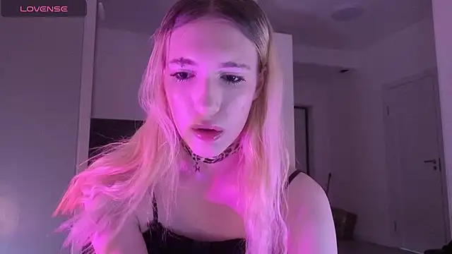 Show modela sweetcrystalll na web-kameri