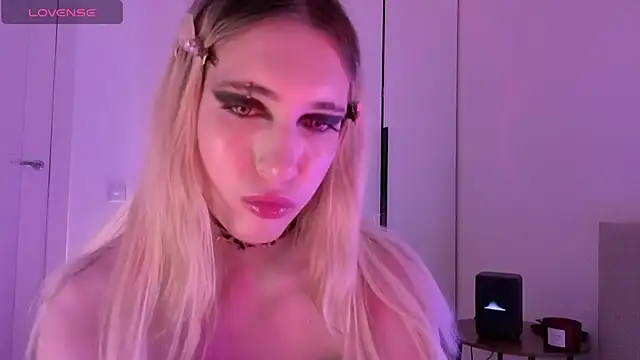 sweetcrystalll Show in webcam