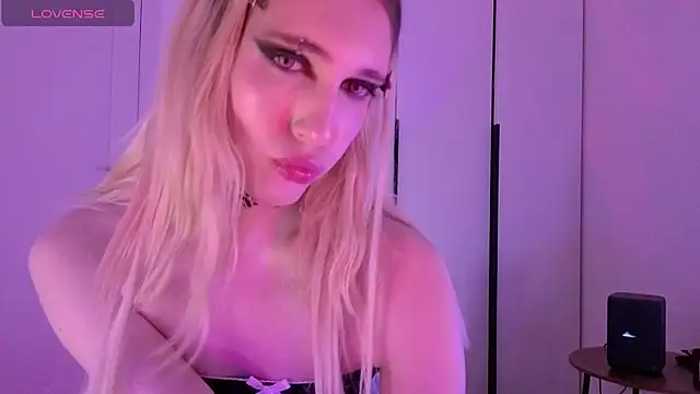 sweetcrystalll Show in webcam