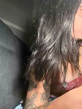 Show modela xnaomifox na web-kameri