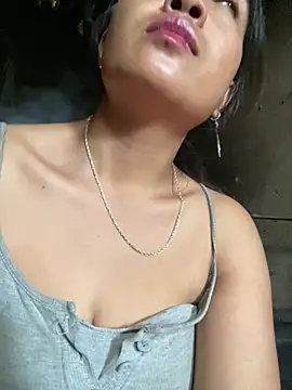 Quynquynsexy Show Webcam