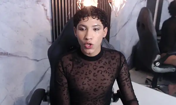 Show modela Luisp18_ na web-kameri